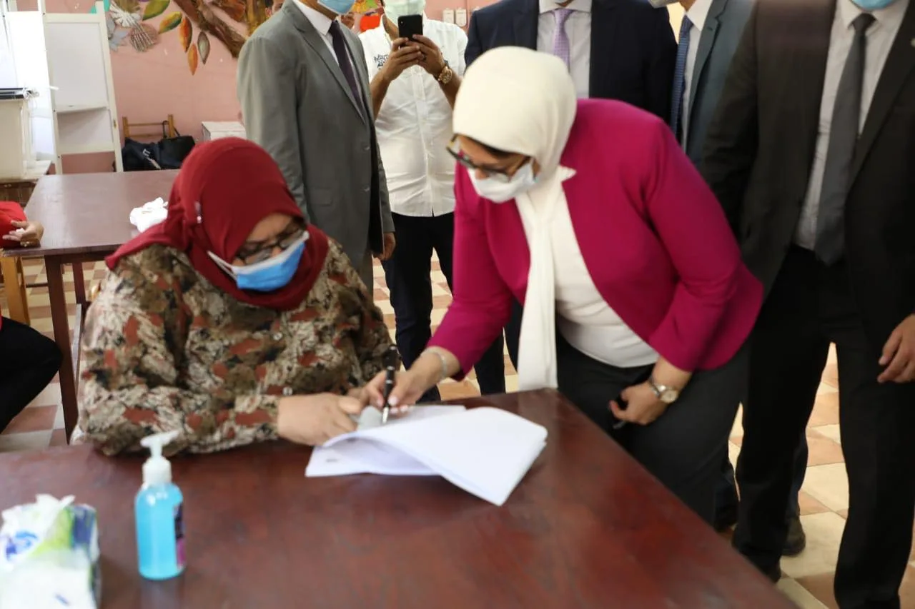 بدء تجربة أول لقاح مصري لمواجهة كورونا .. وزايد: الفيروس لم ينتهي