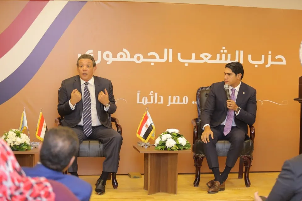 ازاى هنافس نفسنا.. «الشعب الجمهوري» يجتمع بمرشحيه في القائمة الوطنية قبل انتخابات "النواب" (صور)