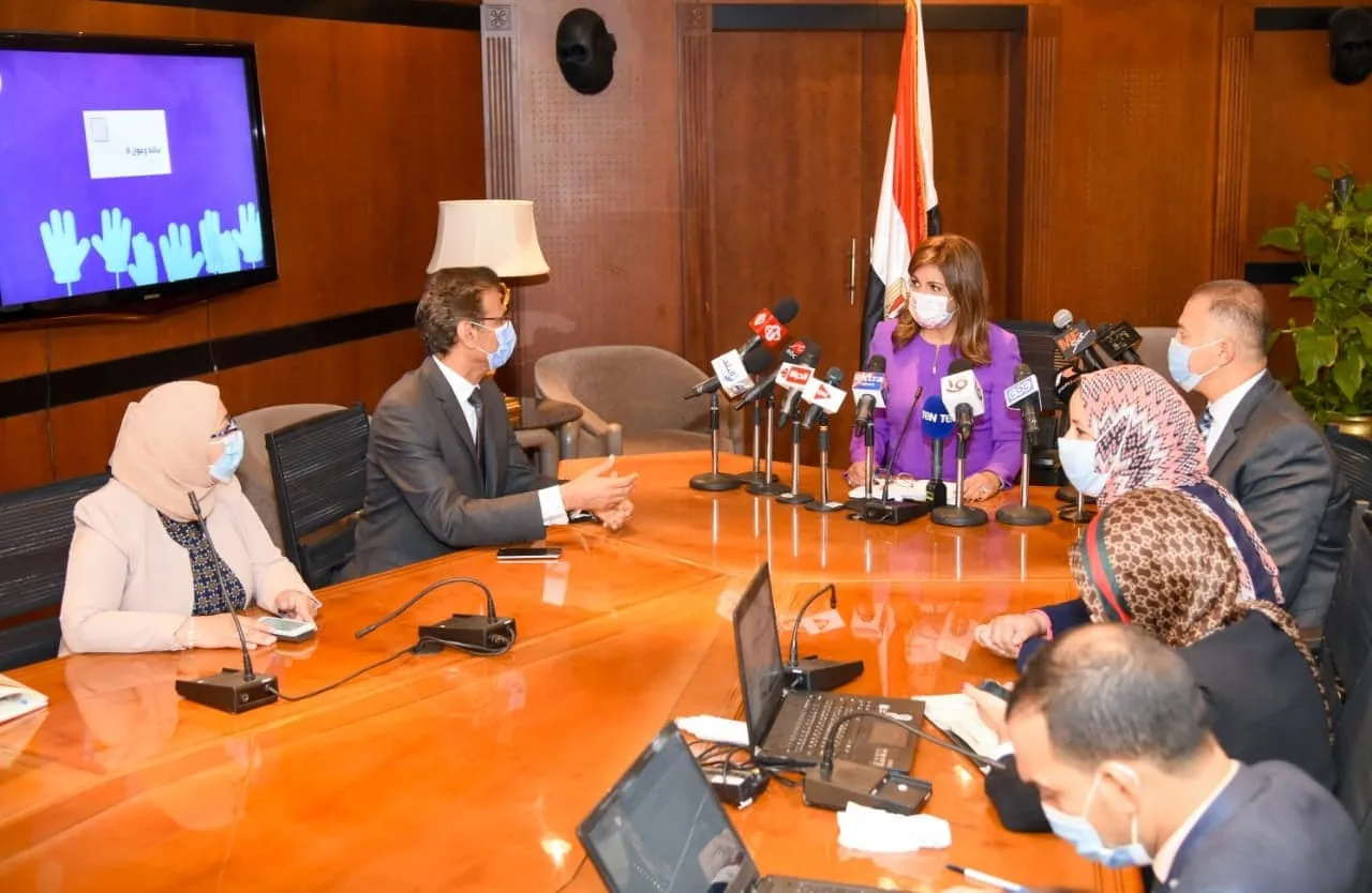 وزيرة الهجرة تترأس غرفة عمليات متابعة تصويت المصريين بالخارج بالمرحلة الثانية من "النواب"