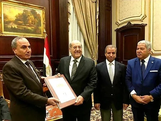 لتقديم التهنئة.. رئيس مجلس الشيوخ يستقبل الكاتب الصحفي عبد المحسن سلامة