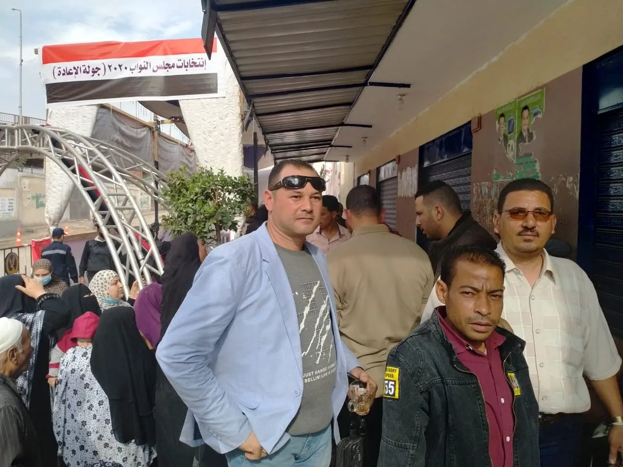 بأسلحة الحروب.. السوهاجية يحتفلون بفوز البرلمان السابق أحمد قورة بمقعد دار السلام (فيديو)