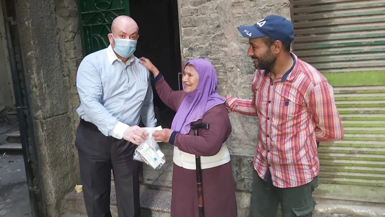 زعيم الإنسانية .. الست بخيتة تكشف تفاصيل لقاء الرئيس: «إن شالله ينجيك يا ولدى»