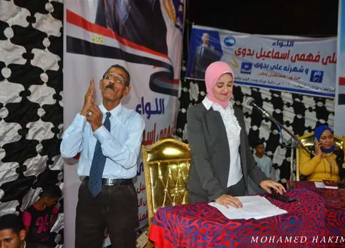 لفتة إنسانية.. مرشح لـ"النواب" يستعين بمترجم لغة إشارة في مؤتمر انتخابي (فيديو وصور)