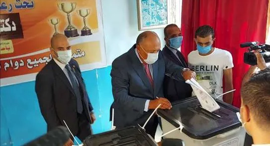 انتخابات مجلس النواب.. وزير الخارجية يدلى بصوته فى لجنته الانتخابية بالقاهرة الجديدة