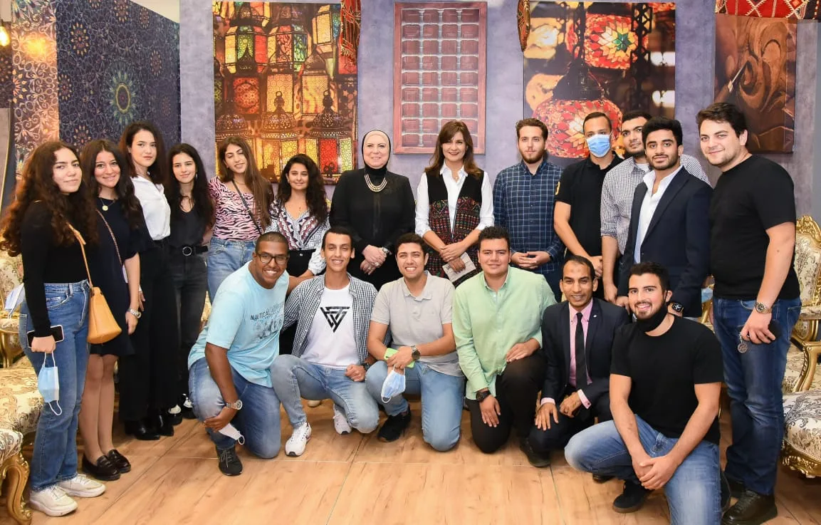 بلاش تهاجروا.. وزيرة الهجرة تطالب المصريين بالخارج بدعم الاستثمار