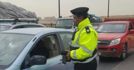 سيارات إغاثة مرورية وخدمات مكثفة بالطرق لمواجهة الطقس السيء