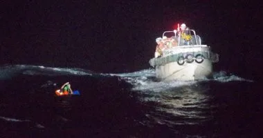 تحمل  6000 بقرة...انقلاب "سفينة" على متنها 43شخص في طريقها من نيوزيلندا للصين