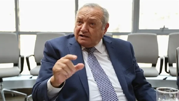 النائب محمد عبده للراغبين في أداء العمرة: "ابنوا بفلوسها مصانع"