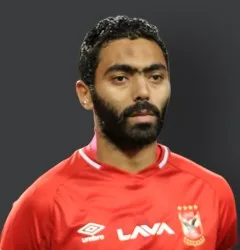 "لو بلعب بصندل مش هضيع الفرص".. مدحت شلبي يعنًف هجوم الأهلي