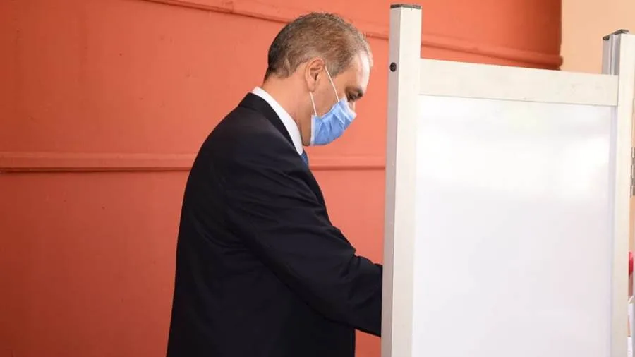 انتخابات مجلس النواب.. وزير شئون المجالس النيابية يدلي بصوته في لجنته الانتخابية بالرحاب