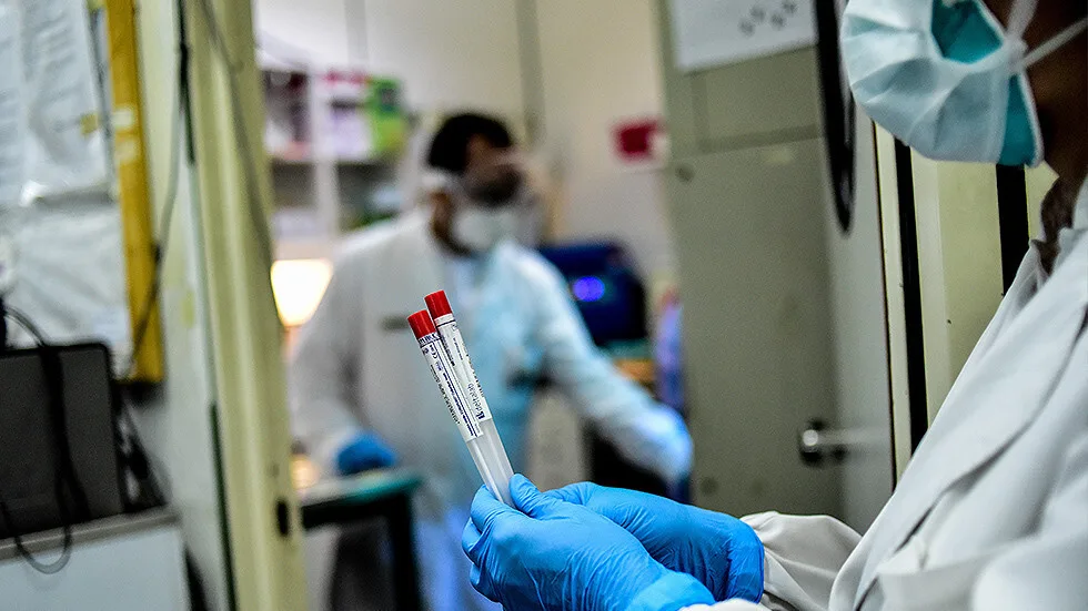 "كلام ميطمنش".. تقارير علمية تقلل من جدوى لقاح كورونا الجديد