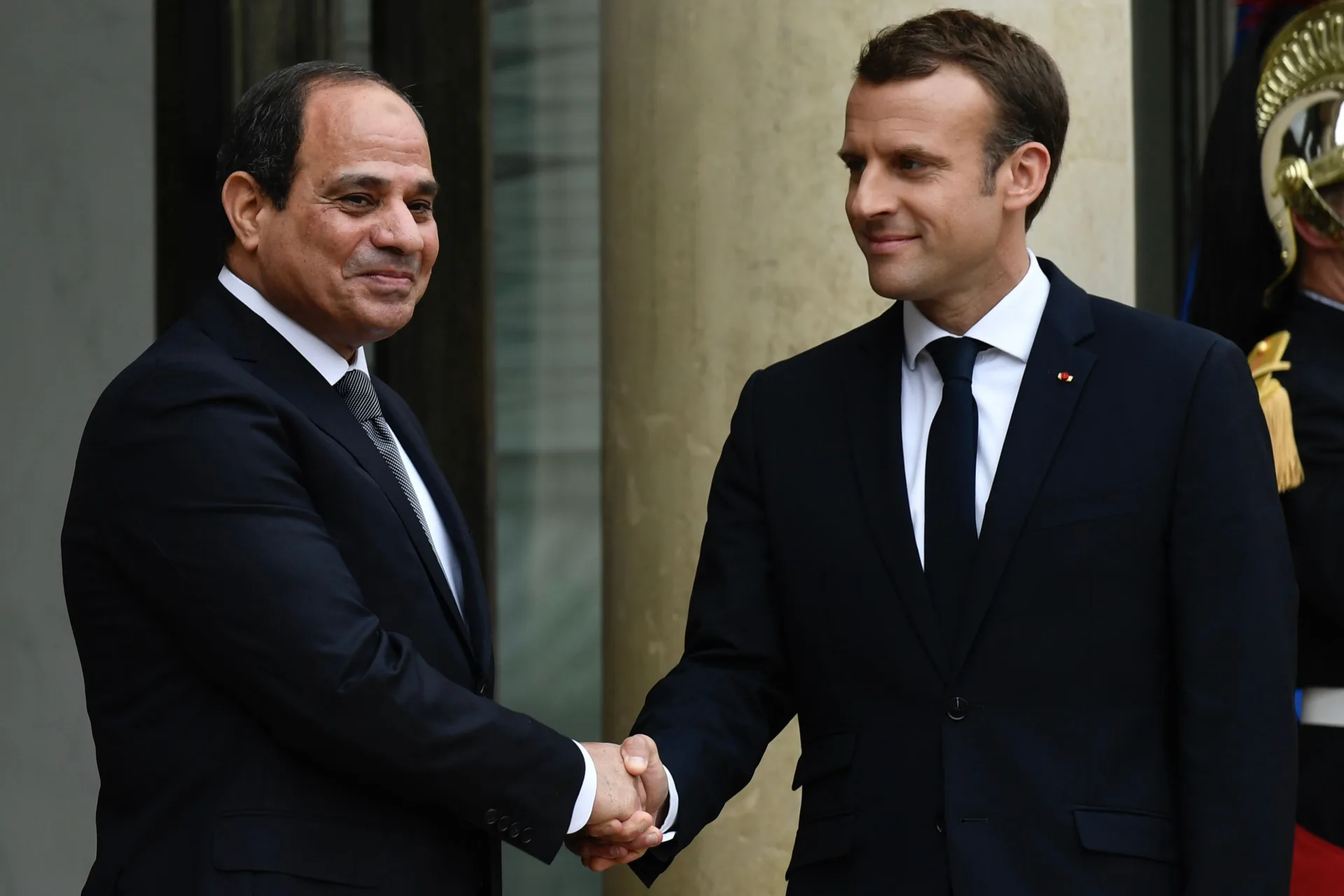 "جات في وقتها".. الأزهر يشيد بموقف السيسي ومطالبته ماكرون بوضح حد للمساس بالقيم الدينية