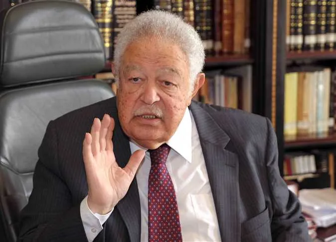 "رسالة من القلب".. رجائي عطية يوجه كلمة إلى نقباء المحامين العرب