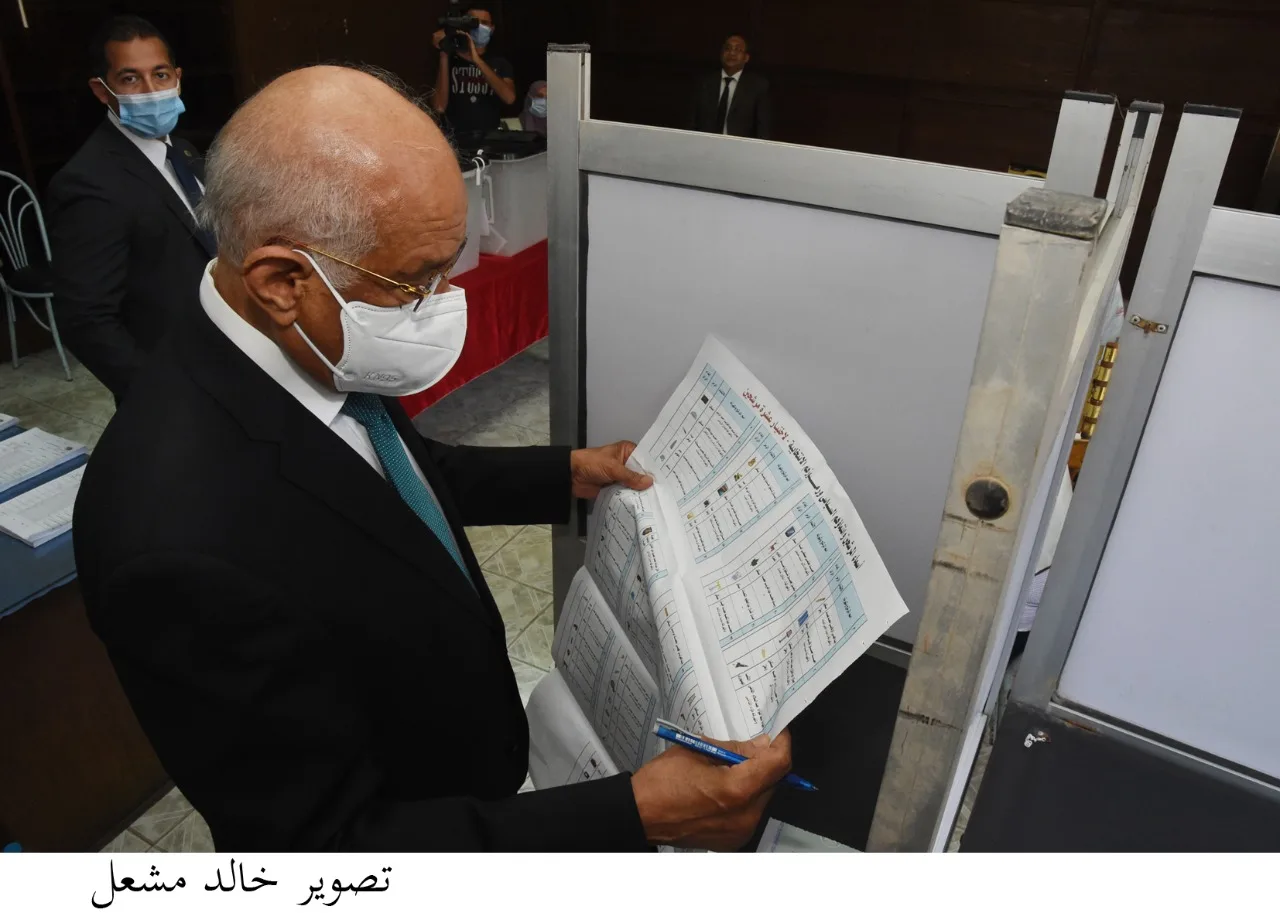 رئيس مجلس النواب يدلي بصوت فى الانتخابات فى لجنته بالجامعة العمالية