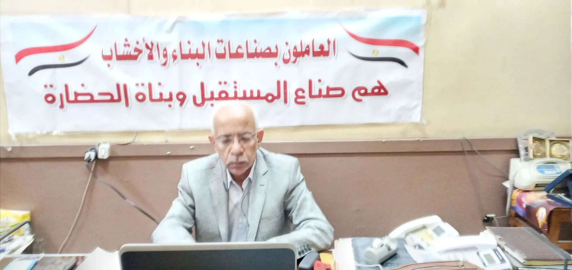 نقابة العاملين بالبناء والأخشاب تُهنئ المصريين بنصر أكتوبر: التحية لكل الشهداء