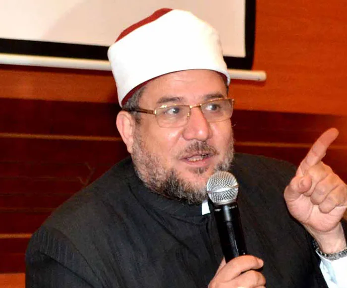 حرام تصلي في الجامع.. وزير الأوقاف يوجه رسالة لمصابي كورونا