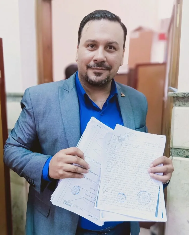 دخلت في الجد.. محامي "سيدة المحكمة" يستلم ملف القضية ضد ضابط الشرطة