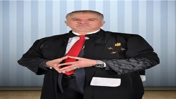 "ما فيش غير 3 قطع منه في مصر".. محامي حبيب العادلي يتباهي ب"سلاح آلي" قبل خوضه انتخابات البرلمان