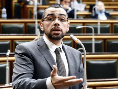 اللي هيتريق هيلبس.. برلماني يؤيد تغليظ عقوبتي التحرش والتنمر