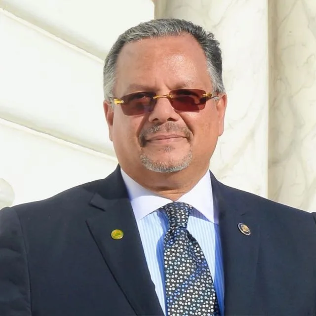 ماذا يخسر البرلماني بعد فوزه بانتخابات مجلس النواب؟ شريف فخري يجيب