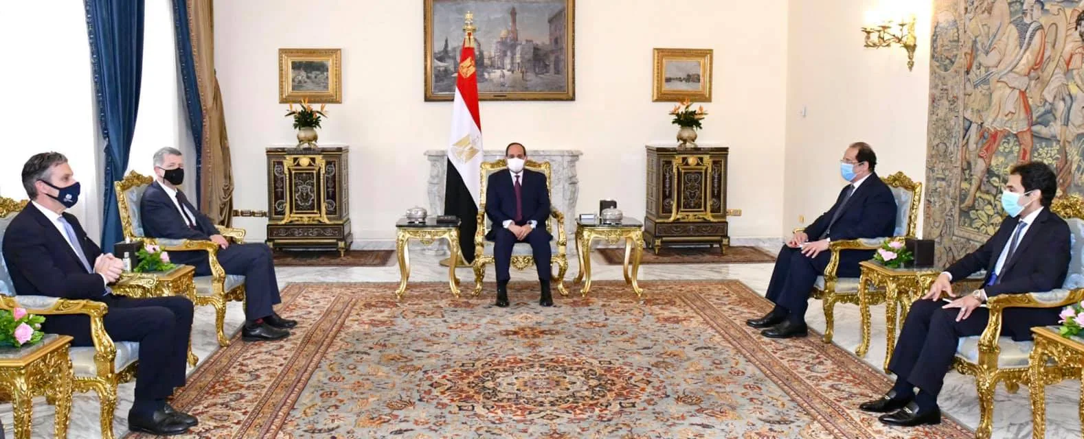 الرئيس يستقبل رئيس المخابرات البريطانية لبحث سبل مكافحة الإرهاب