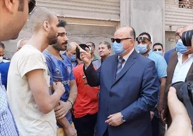 محافظ القاهرة يوجه بتسكين الأسرتين المتضررتين من العقار المنهار بـ مدينة الأسمرات