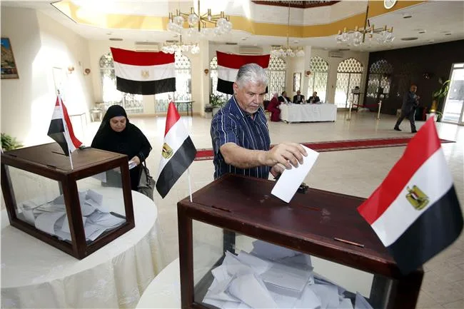 وزير صحة سابق يجري الكشف الطبي لخوض الإنتخابات البرلمانية بدائرة عابدين .. من يكون؟
