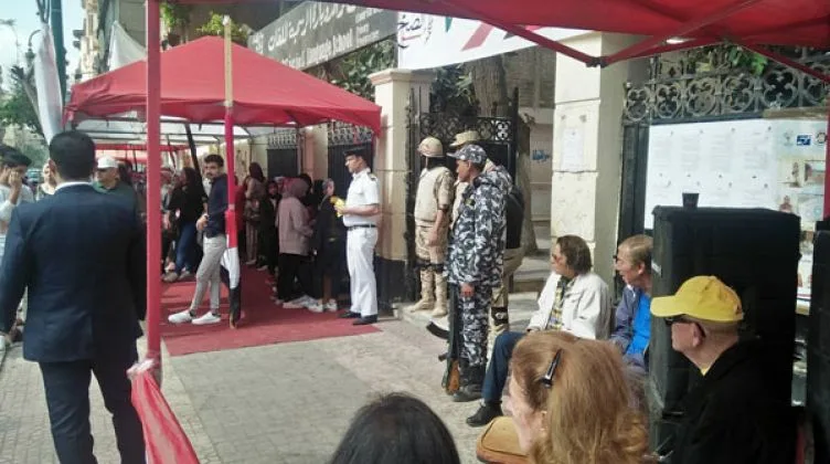 "أعمال الفرز".. 982 ناخبًا أدلوا بأصواتهم في لجنة واحدة بالمنيل