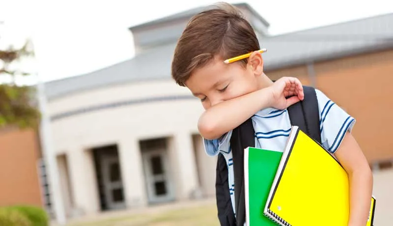 متى تمنع طفلك من الذهاب للمدرسة؟.. "الصحة" تجيب