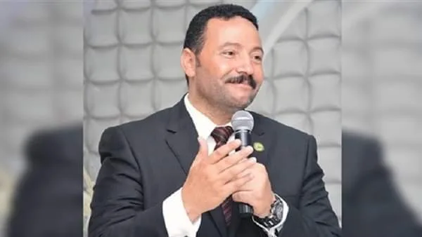 "أنا سواق الجرار".. النائب عبدالرحمن برعي يقود جرار زراعي ببني سويف  (التفاصيل)