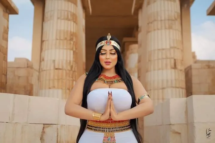 "أهلي مبسوطين بالصور".. فتاة الزي الفرعوني تعتذر لوزارة السياحة والآثار