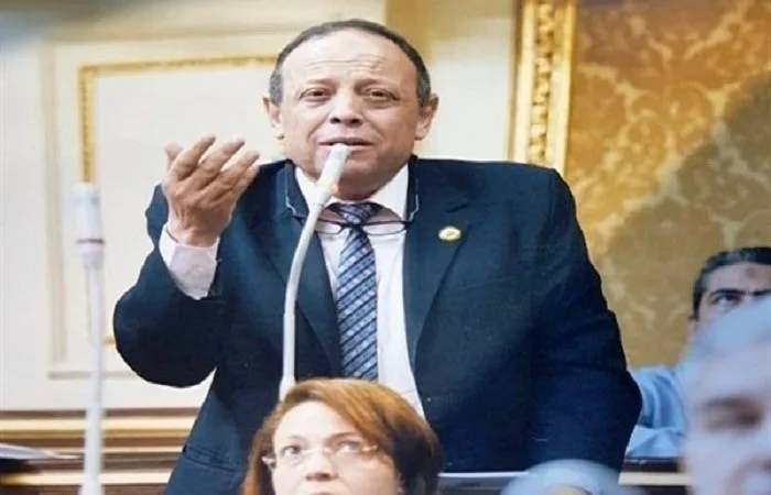كشف حساب لنائب يحمل صورة "السيسي" ويستخدم الواسطة لتعيين مواطنين.. عبدالجواد: لا أتجمل