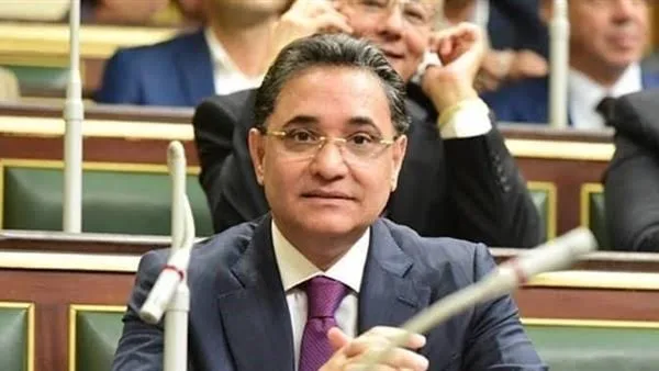 اقامته في باريس وتسجيل مسرب وانهيار اقتصادي بجريدته .. عبد الرحيم علي يخرج من المشهد مبكرًا كما دخله
