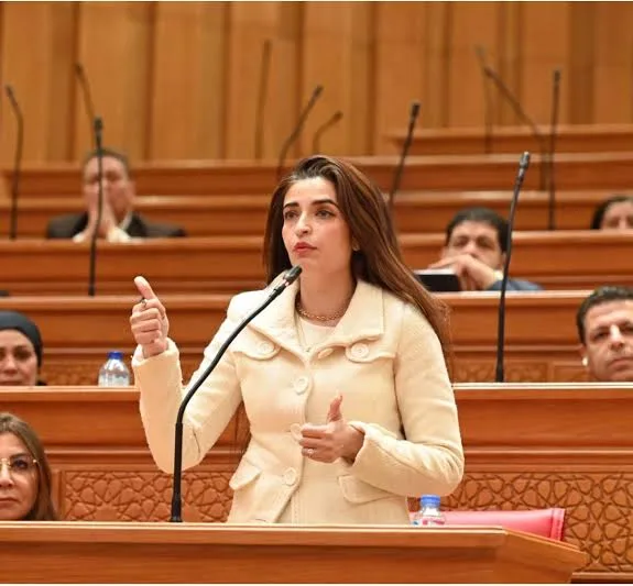 النائبة إيرين سعيد تطالب وزير الصحة بفتح تحقيق عاجل في واقعة وفاة طفل إثر اختناقه بـ«حبة فول سوداني»