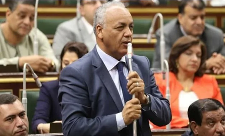 مصطفي بكري يؤكد: انسحاب فرج عامر من انتخابات "النواب" لهذا السبب