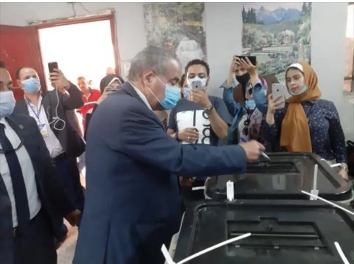 وزير التموين بعد الادلاء بصوته..وجود مجلس النواب استحقاق دستوري مهم