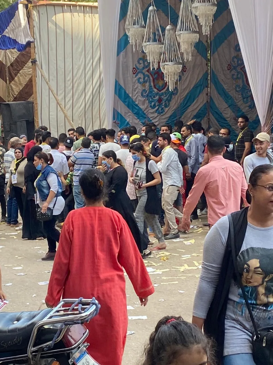 اشتباكات بين مندوبى مرشح ومواطنين بسبب سوء توزيع "المحفزات المالية" فى العمرانية والطالبية