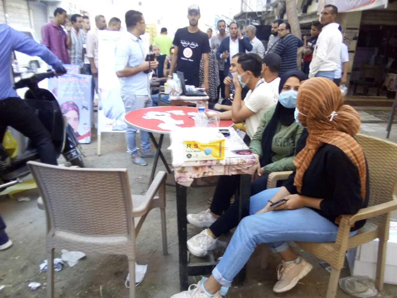 عربة للعصائر سبيل الناخبين للتغلب على درجة الحرارة المرتفعة بكرداسة
