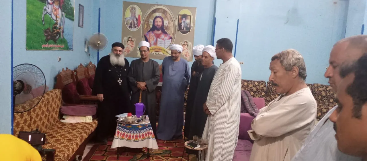 ايد واحدة.. مرشح أزهري يزور كنيسة بالمراشدة في قنا استعداداً لانتخابات النواب