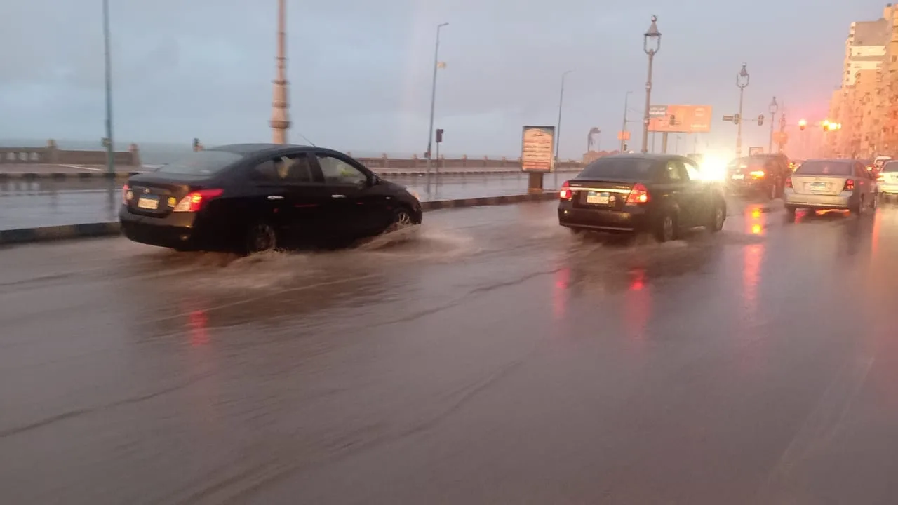 " نوة قاسم".. الأمطار الرعدية ترفع منسوب المياه في مناطق محافظة الإسكندرية