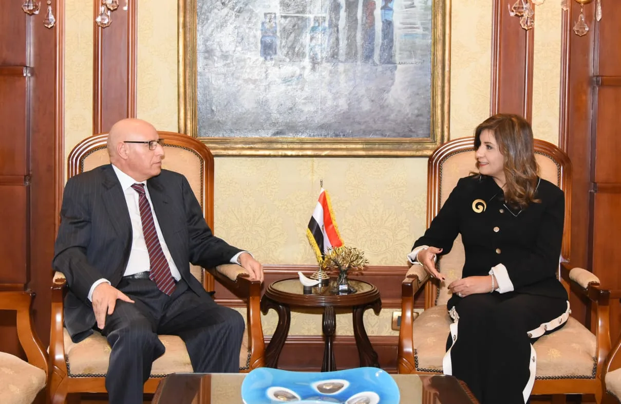 وزيرة الهجرة: نتابع تصويت المصريين في الخارج ولدينا اتصالًا مباشرًا معهم