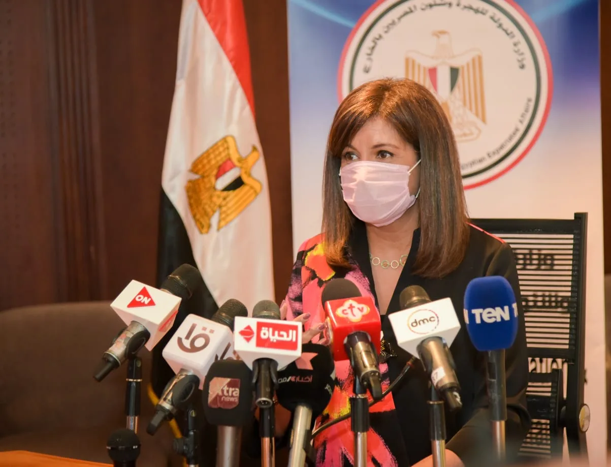 اعتذروله والشابان المعتديان قيد الاحتجاز.."الهجرة" تؤكد:فيديو الإعتداء على شاب مصري بالكويت "مجتزئ "