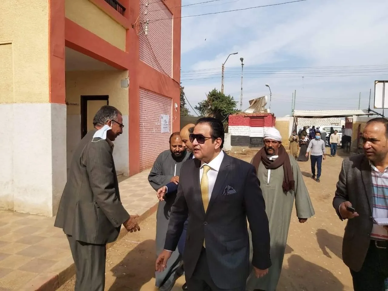 الجنرال علاء عابد يتفقد العملية الانتخابية ببني سويف ويدعو المواطنين للمشاركة (صور)