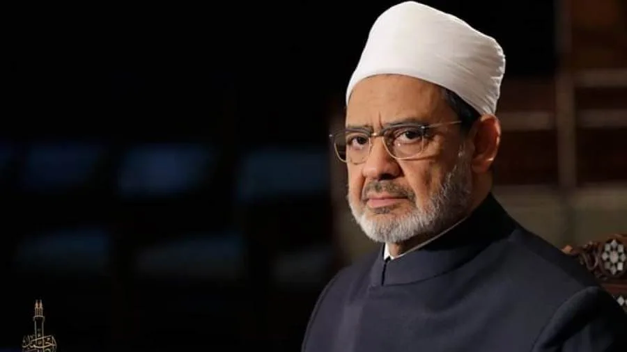 الأزهر يستنكر تصريحات الرئيس الفرنسي: اتهامات باطلة