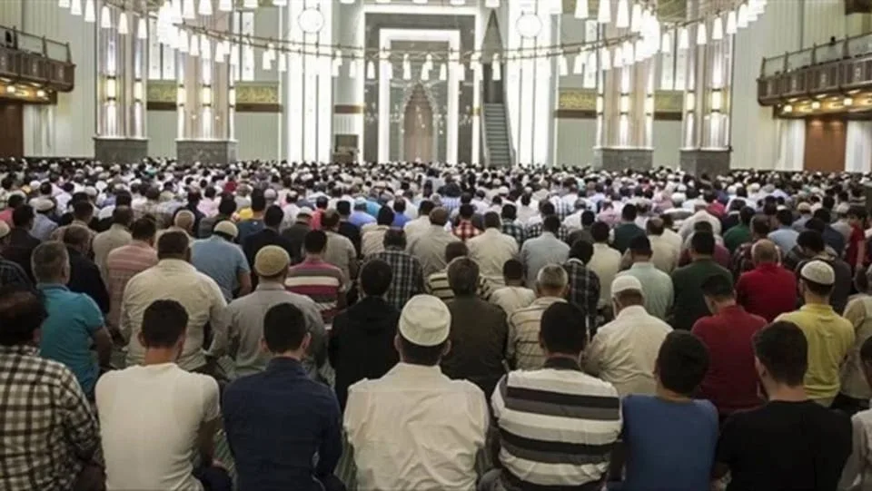 "بعنوان مواجهة الفساد".. وزير الأوقاف يؤدي خطبة الجمعة بمسجد الثورة بصلاح سالم