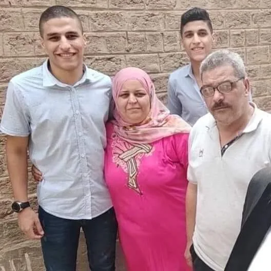 يا بلاش.. "سيدة القطار" دفعت 22 جنيه لمُجند فحصلت على أيفون من "السيسي" ورحلة عمرة ومجوهرات وتعيين
