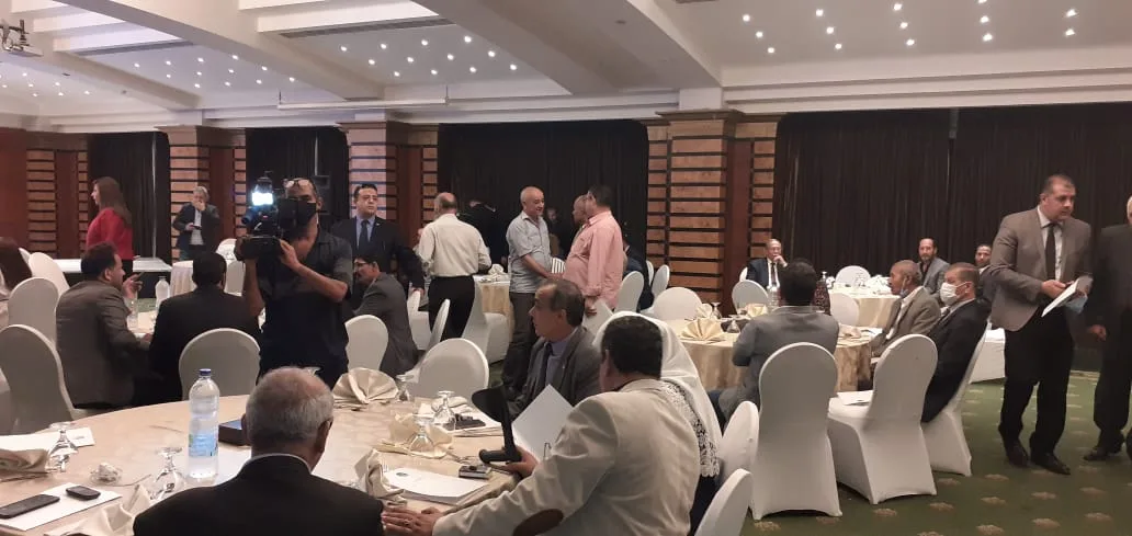 "فيه كاميرات في القاعة" .. ليلة البحث عن هاتف اللواء طارق المهدي بمؤتمر التيار الوطني