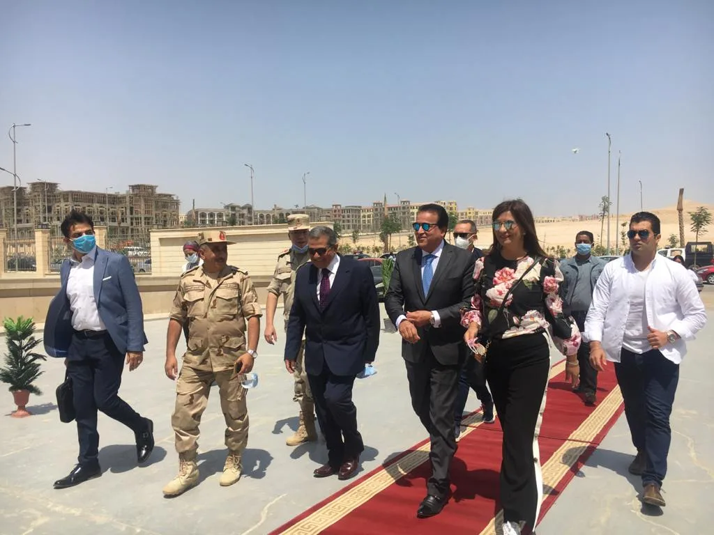 شوفوا الجامعة واليخوت والتليفريك.. "فسحة" الحكومة لشباب المصريين بالخارج في "الجلالة" (صور)