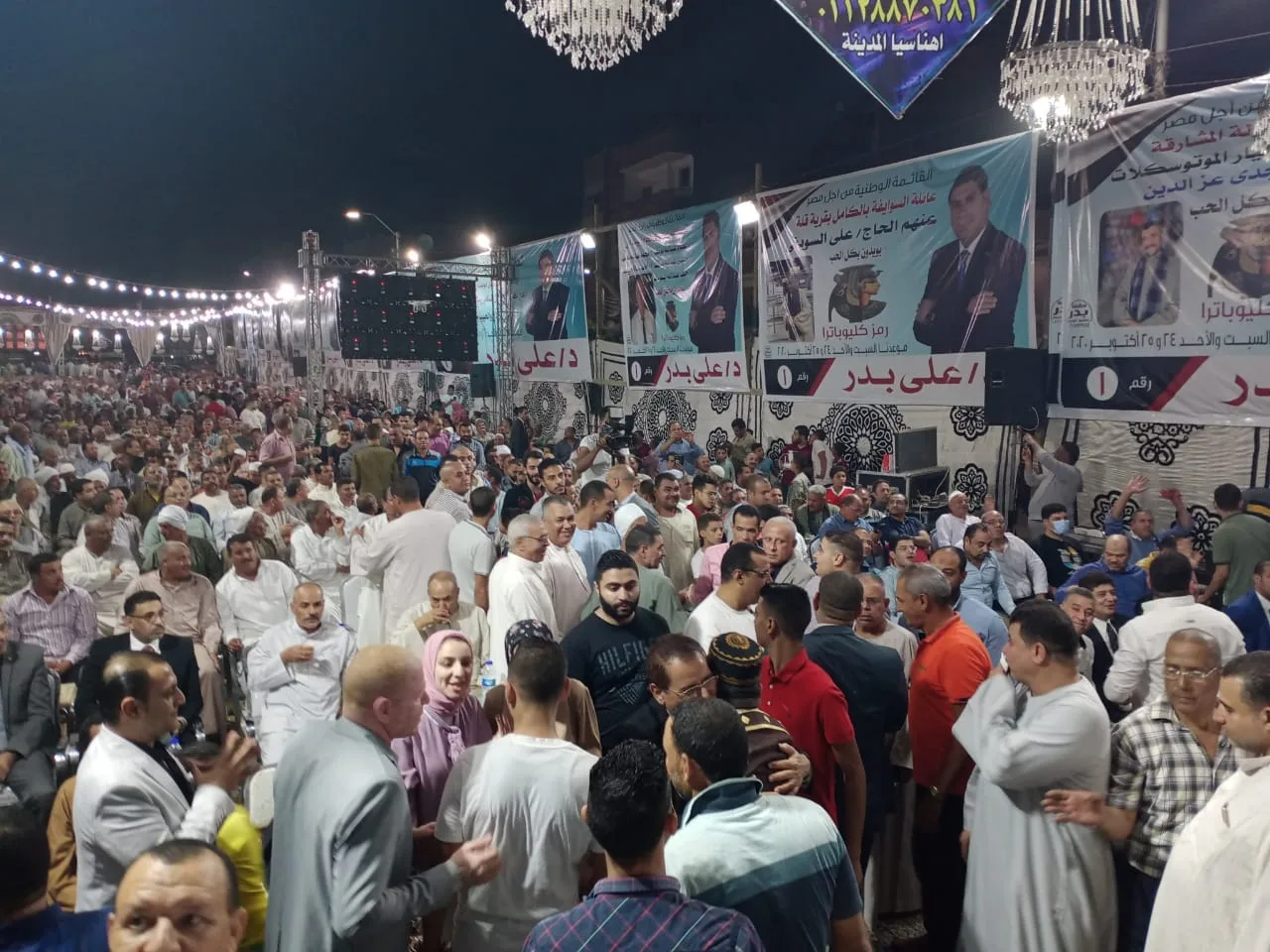 بالأحضان وبدون كمامة.. "القائمة الوطنية" تتجاهل حظر المؤتمرات الانتخابية بحضور ١٠آلاف مواطن (صور)