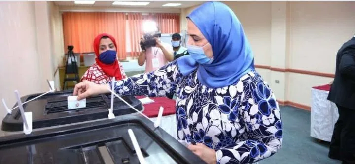 وزيرة التضامن الإجتماعي تُدلي بصوتها في انتخابات النواب .. ياتري انتخبت مين؟